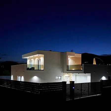 Royal Blue House Villa