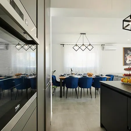 Royal Blue House * Kastela