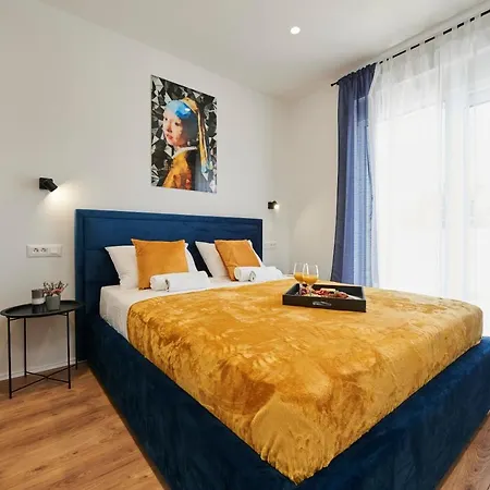 Royal Blue House Kastela