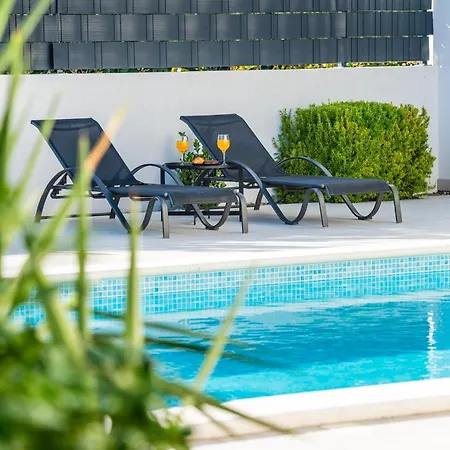 Villa Royal Blue House *
