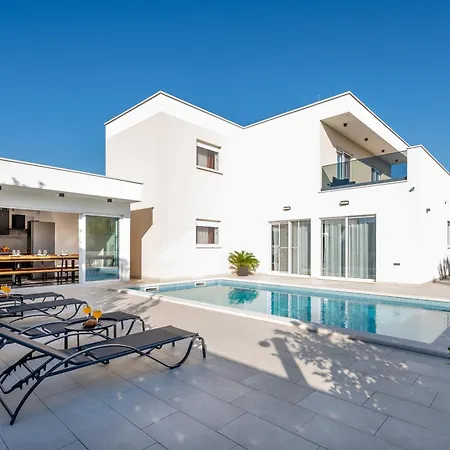 Villa Royal Blue House Kastela
